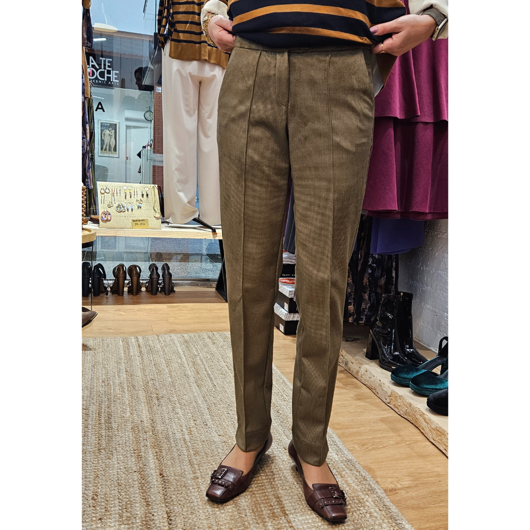Pantalón pitillo Marrón