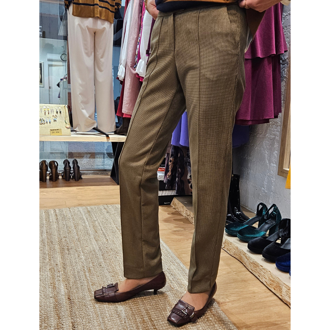 Pantalón pitillo Marrón