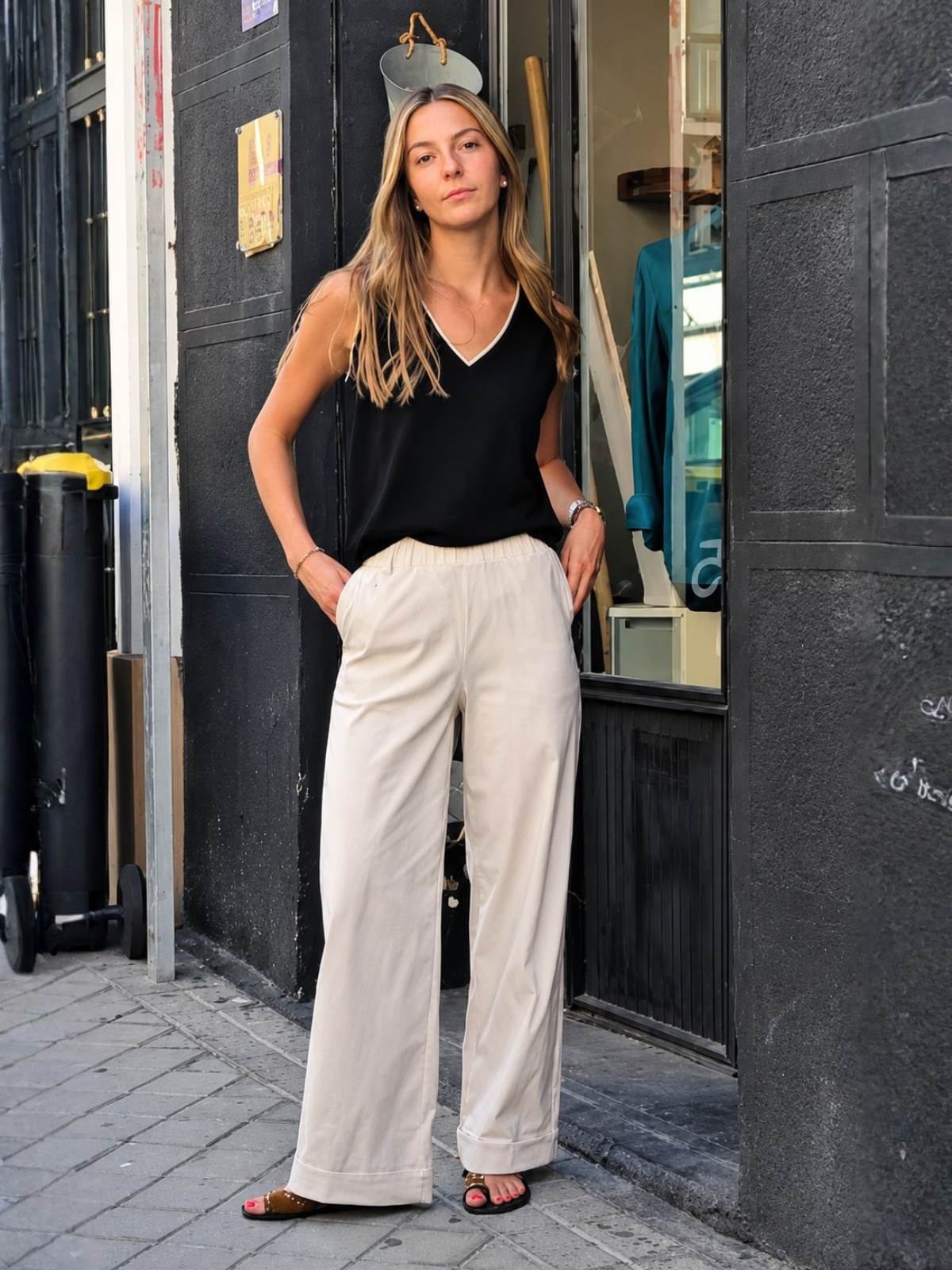 Pantalón recto confort beige claro