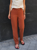 Pantalón pitillo marrón