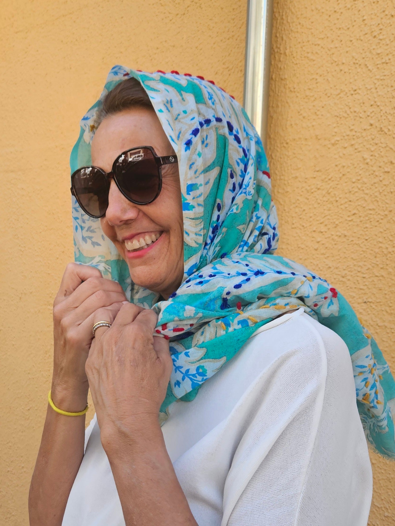 Fular flores bordados turquesa