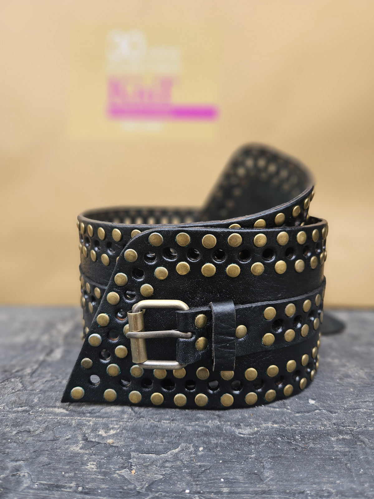 Cinturón fajín piel negro tachuelas