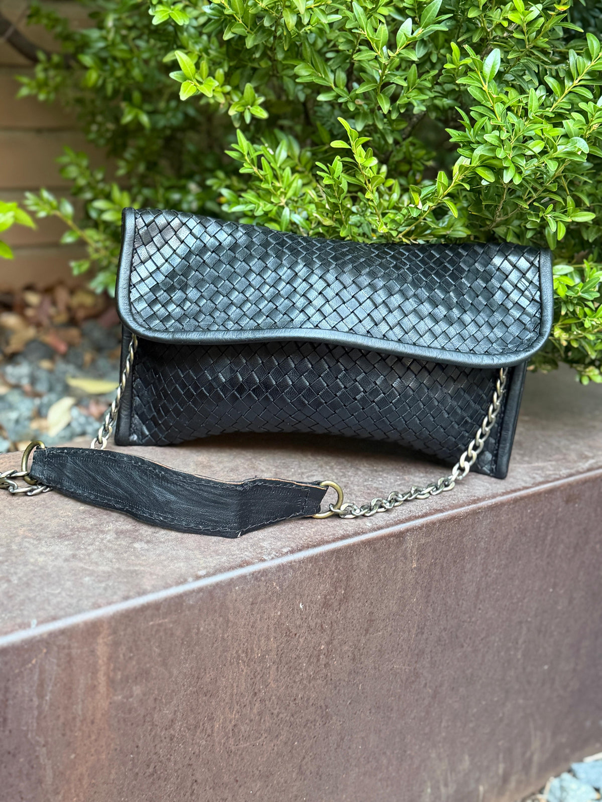 Cartera de mano piel trenzada negro