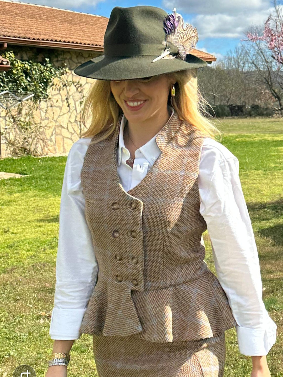 Chaleco Macarena cuadros beige