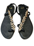Sandalias planas negro rama dorada